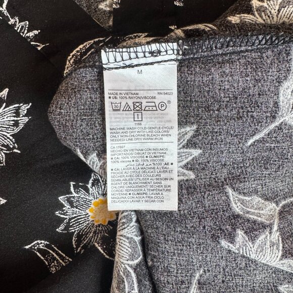 Old Navy | Daisy Print Black Floral V-Neck Blouse | Women’s Medium - Picture 9 of 9